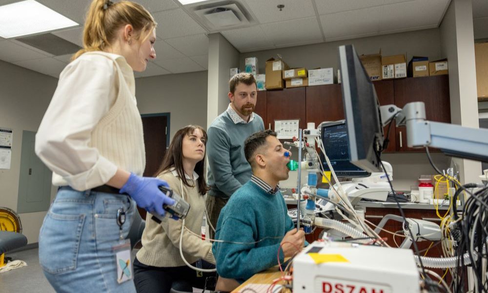 Students in Glen Foster's lab